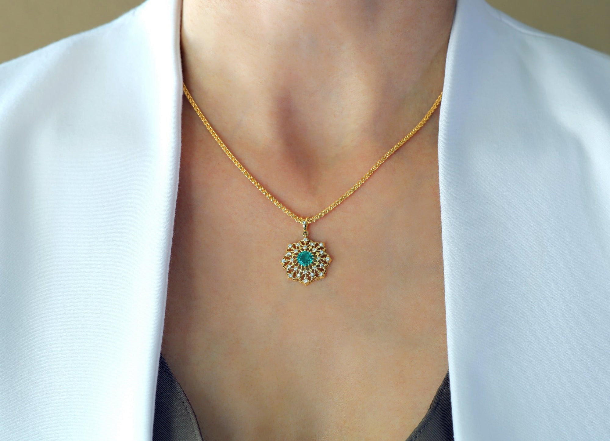 "Diamond Lace" Pendant with Emerald in 18K Yellow Gold