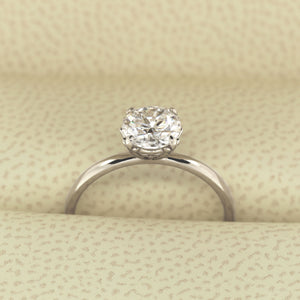 Solitare ingagement ring with moissanite