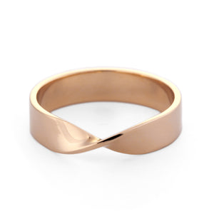 Mobius wedding ring 4mm in 18k rose gold by G&D Unique Designs