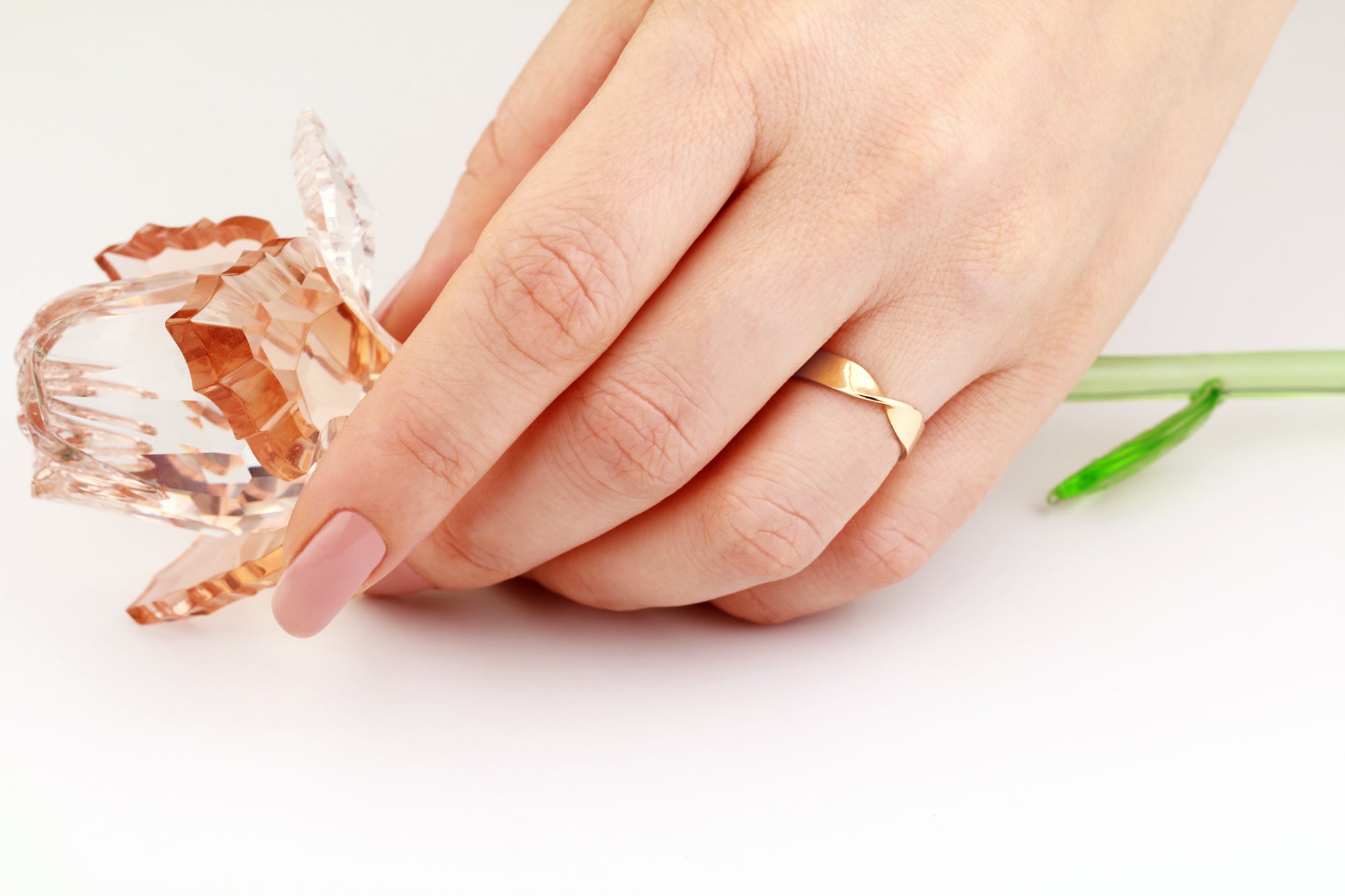 Mobius Gold Mobius Wedding Ring 4 mm in 14K Gold | G&D Unique Designs